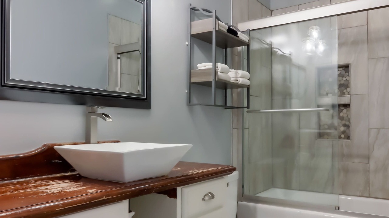 Photo of Bathroom in Maple City