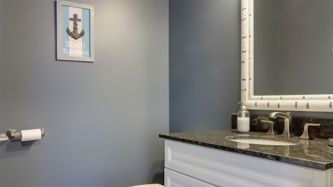 Photo of Bathroom in Maple City