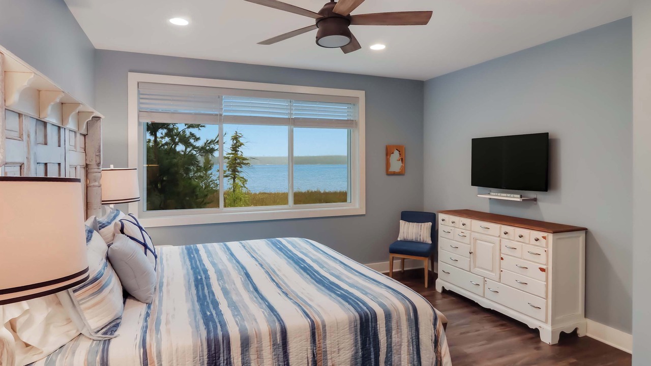Photo of Bedroom in Maple City