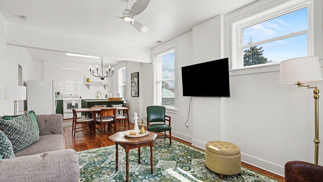 Photo of Livingroom in Bay City