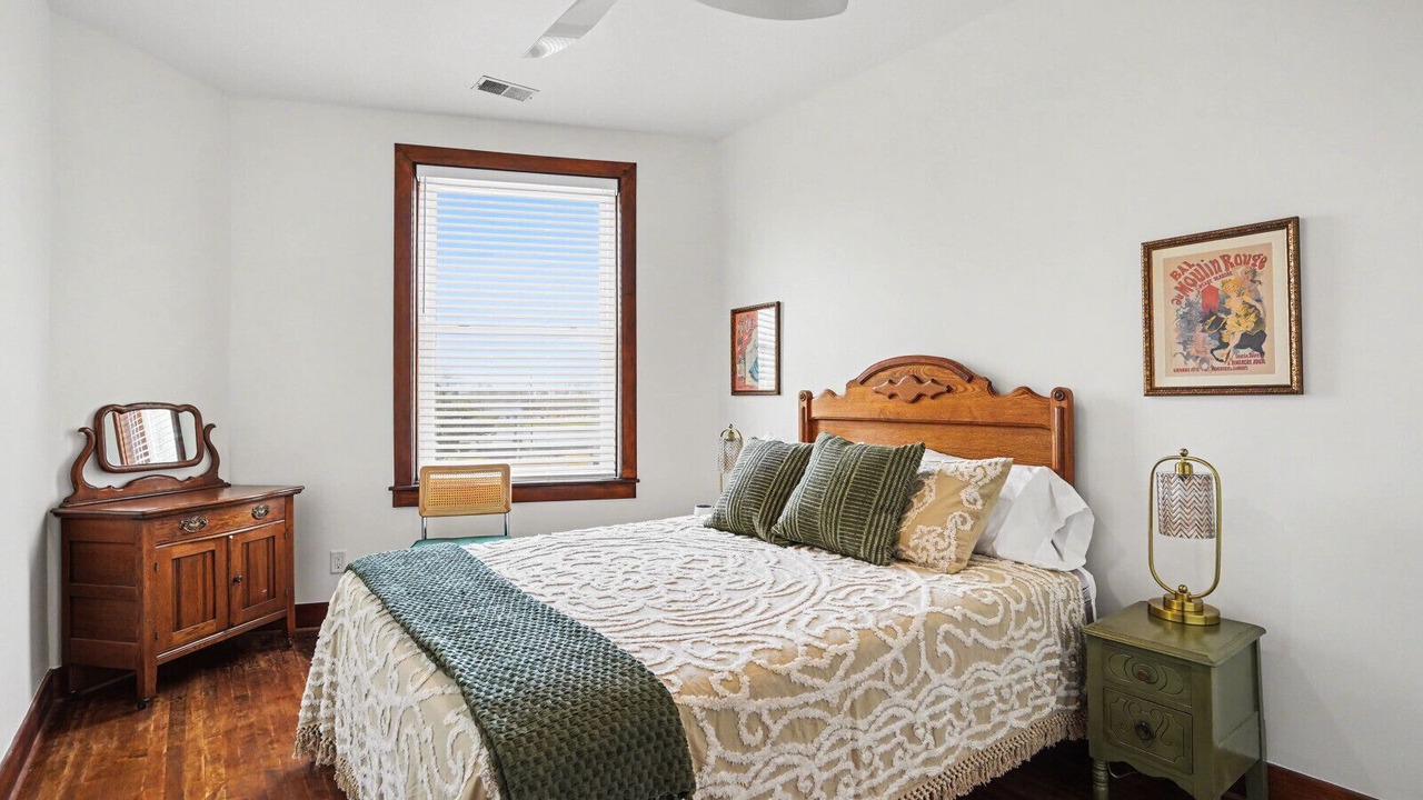 Photo of Bedroom in Bay City