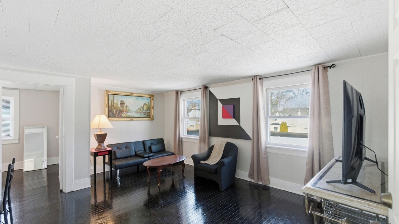 Photo of Livingroom in Pontiac