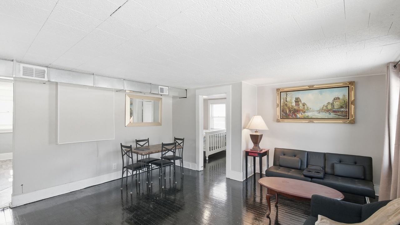 Photo of Livingroom in Pontiac