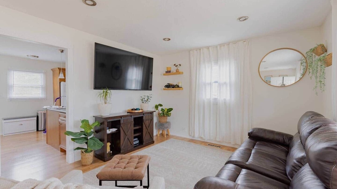 Photo of Livingroom in Midland