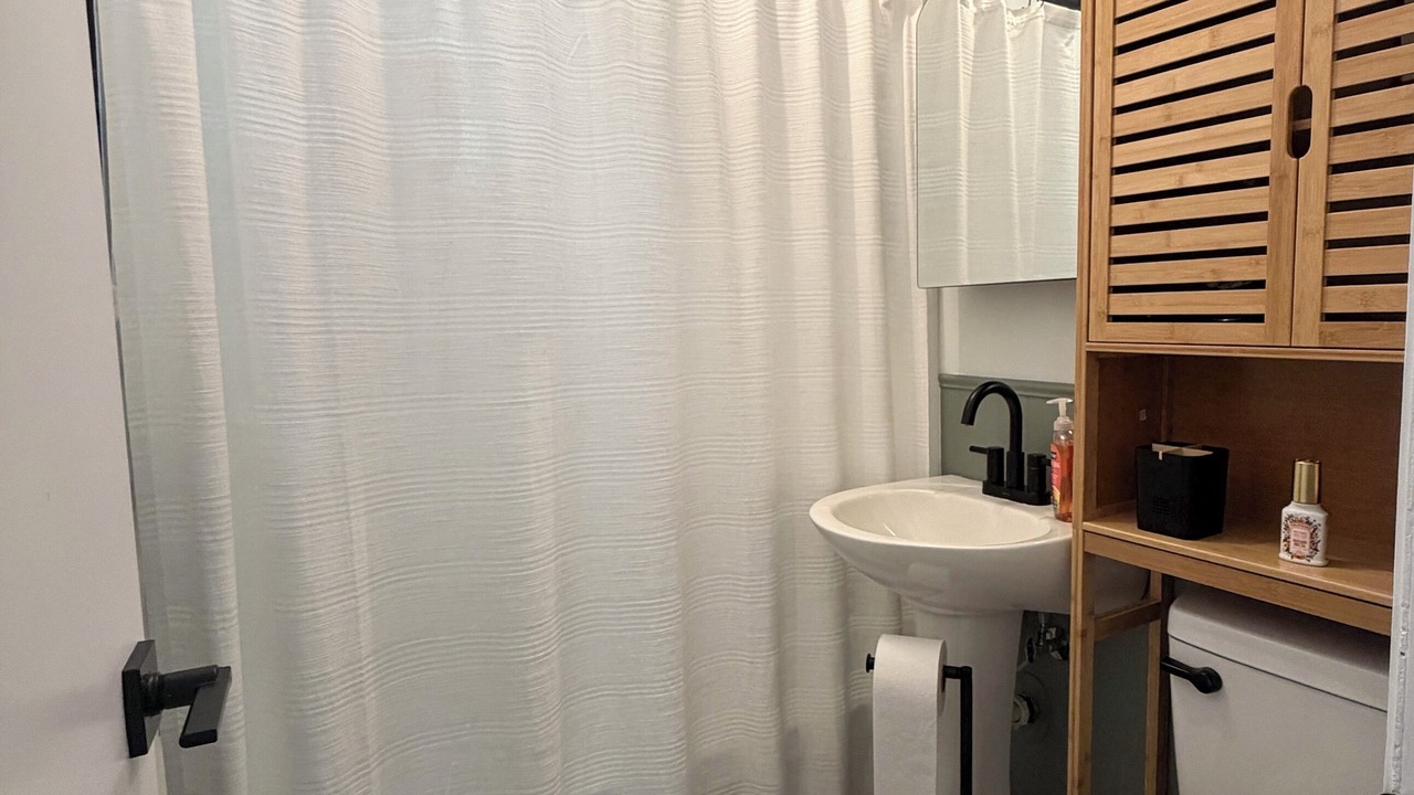 Photo of Bathroom in Lakeview