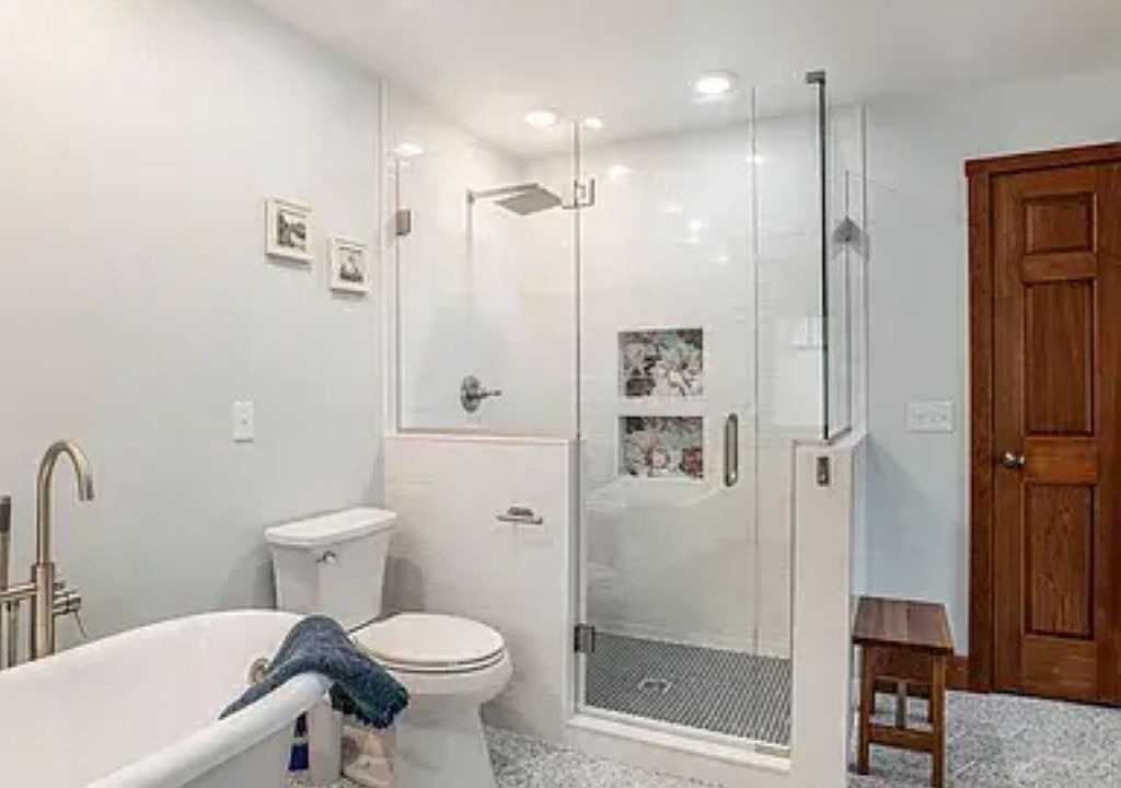 Photo of Bathroom in Six Lakes