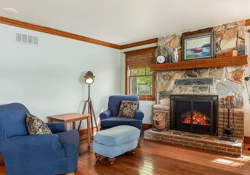 Photo of Livingroom in Six Lakes
