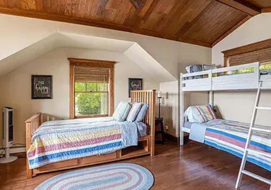 Photo of Bedroom in Six Lakes