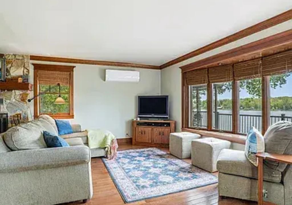 Photo of Livingroom in Six Lakes