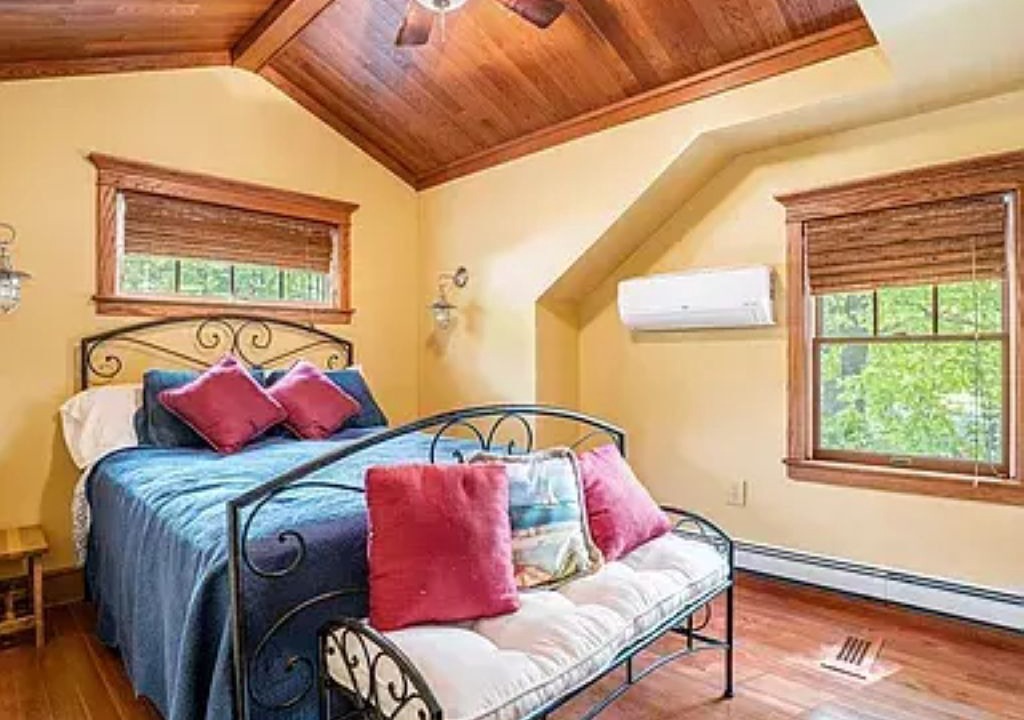 Photo of Bedroom in Six Lakes