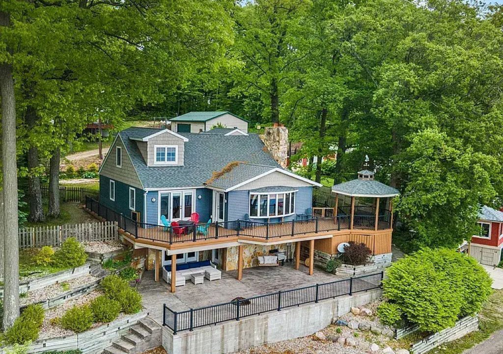 Photo of Outdoor in Six Lakes