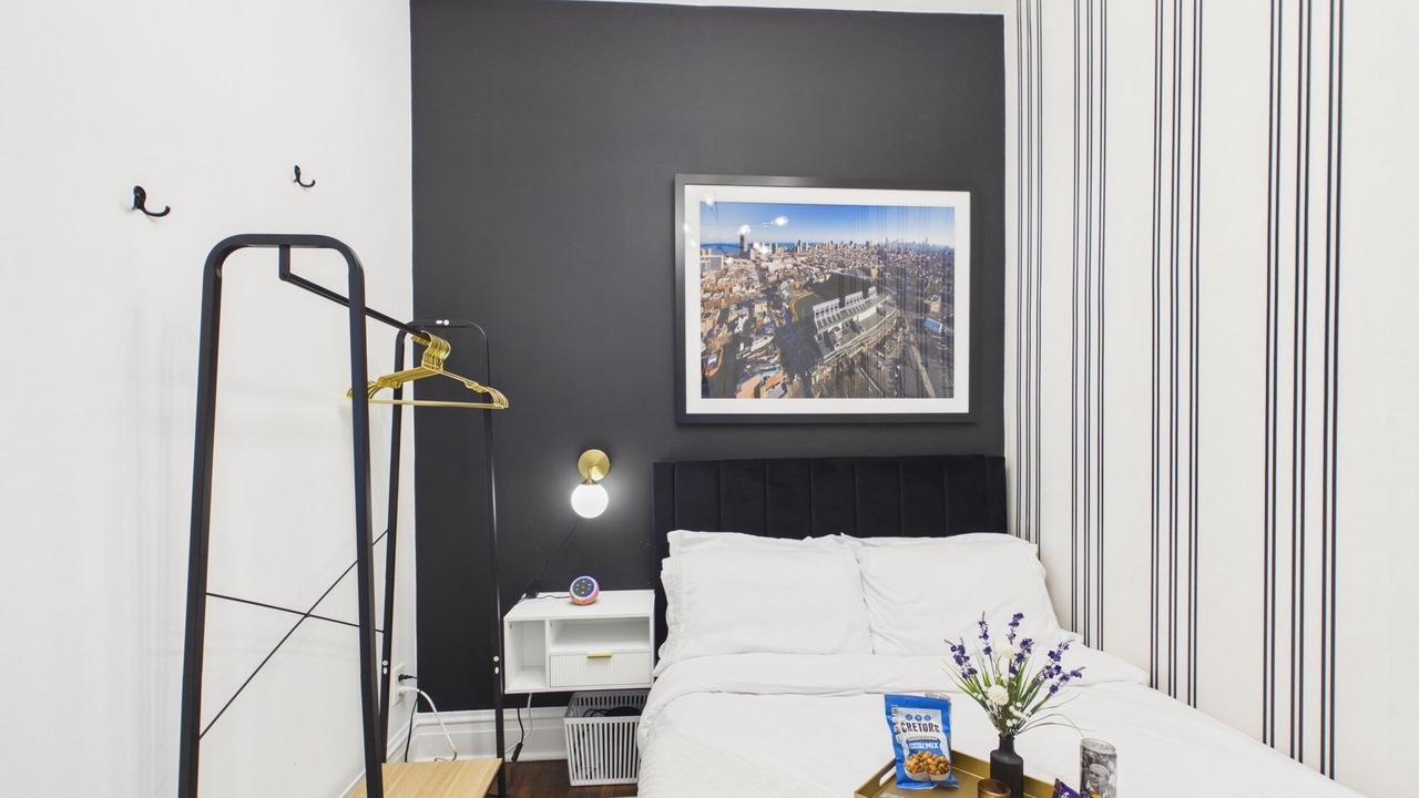Photo of Bedroom in Lakeview