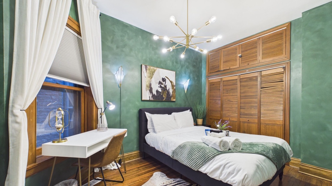 Photo of Bedroom in Lakeview