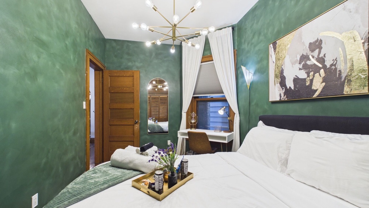 Photo of Bedroom in Lakeview