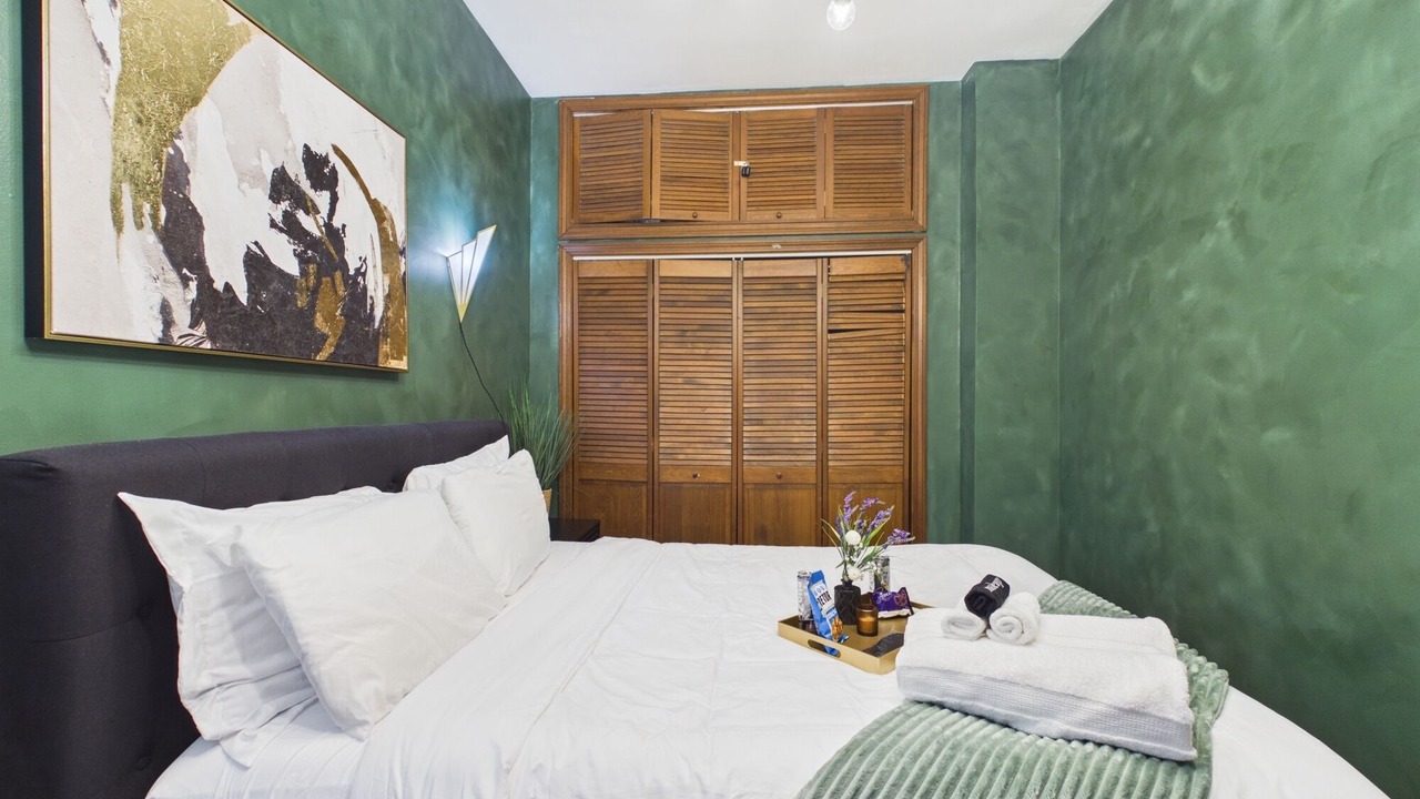 Photo of Bedroom in Lakeview