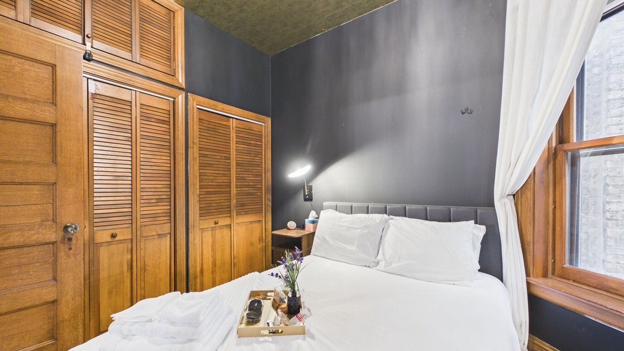 Photo of Bedroom in Lakeview