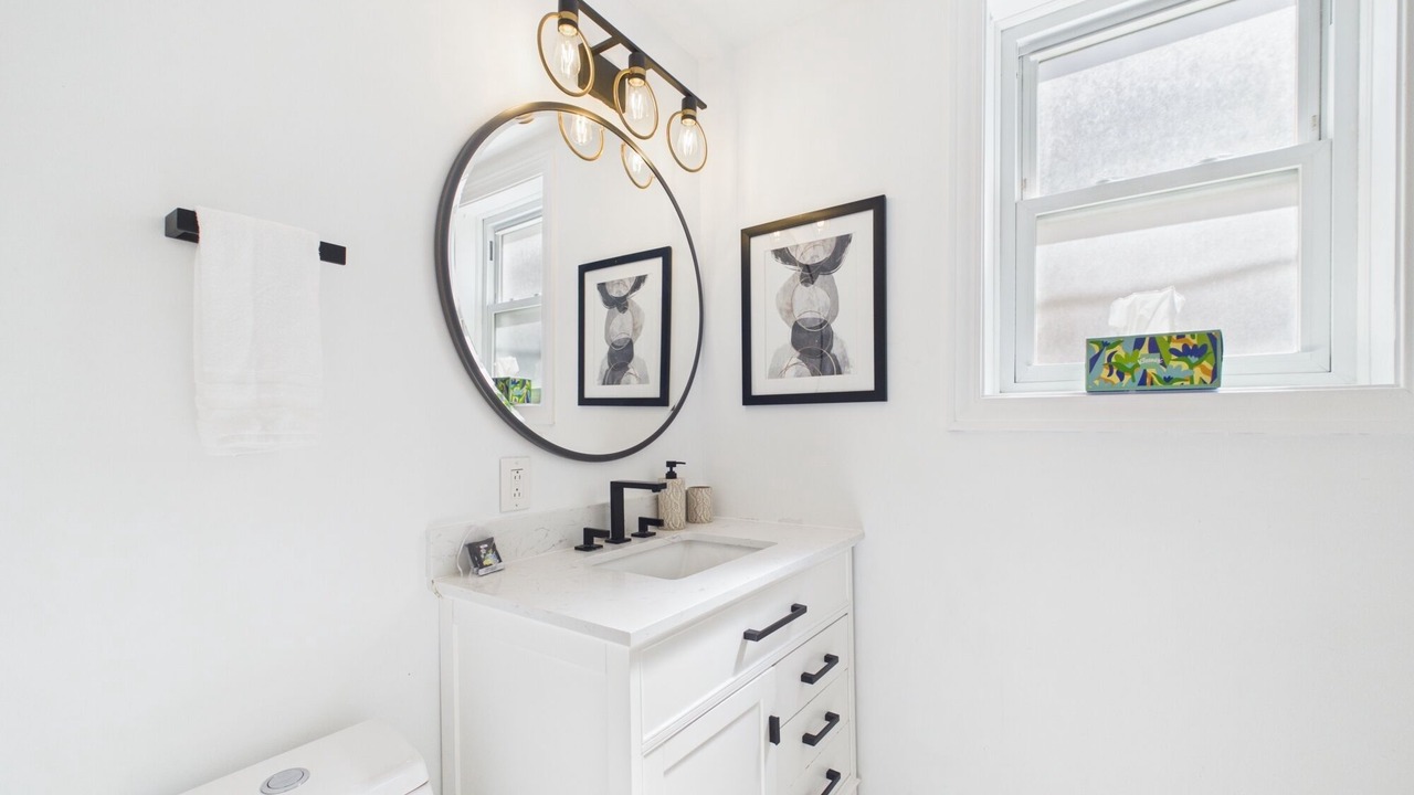 Photo of Bathroom in Lakeview