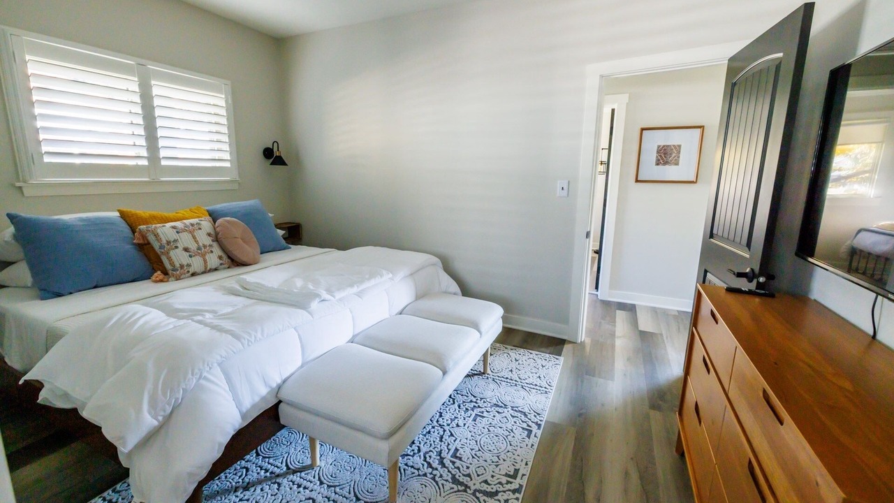 Photo of Bedroom in Mount Clemens