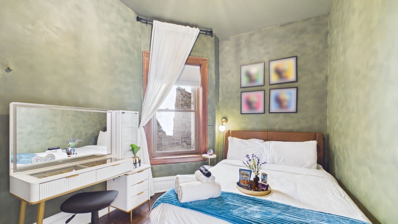 Photo of Bedroom in Wrigleyville