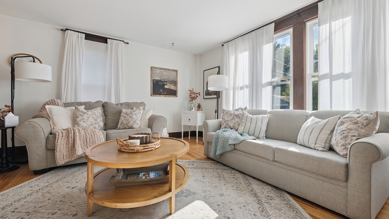 Photo of Livingroom in Maumee