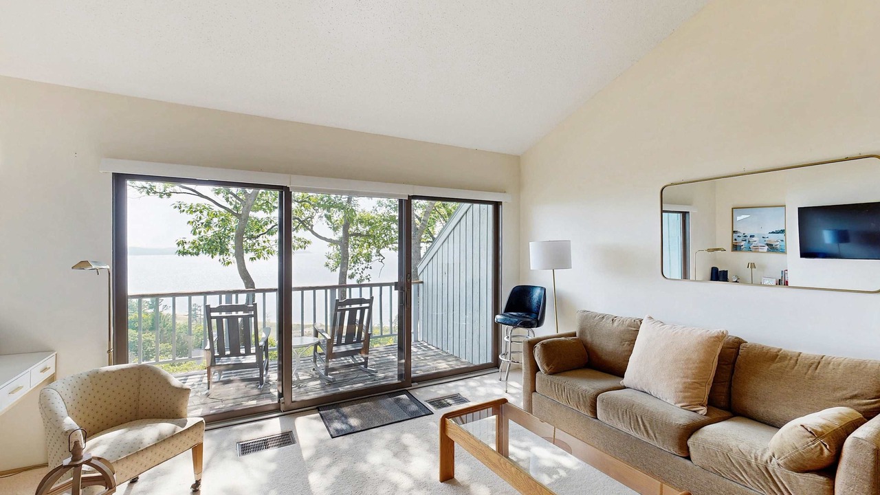 Photo of Livingroom in Maple City