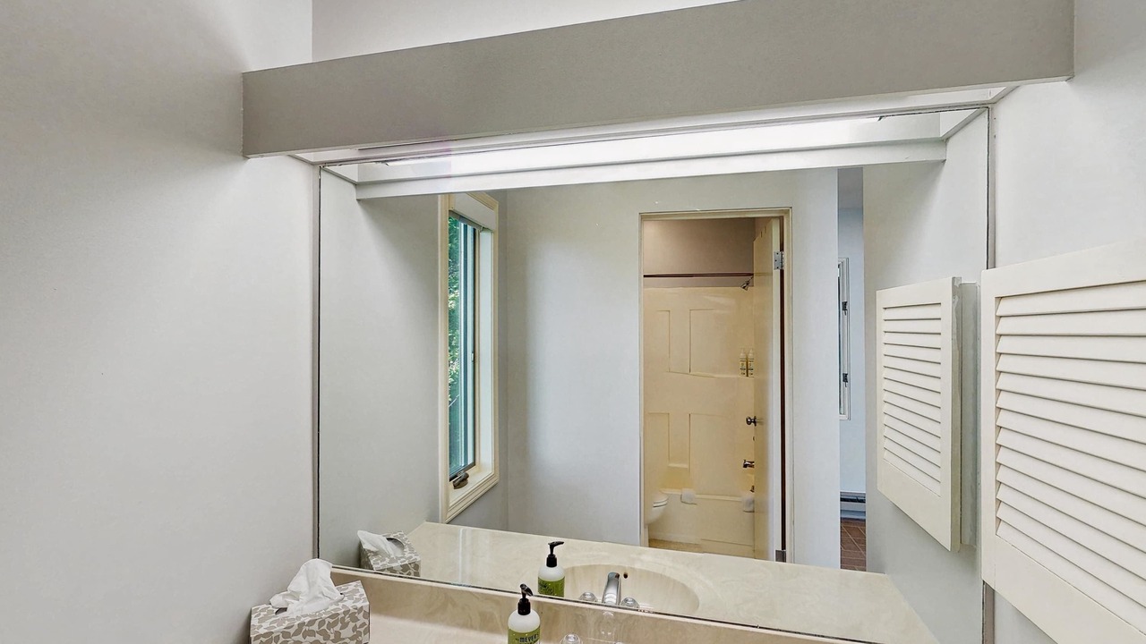 Photo of Bathroom in Maple City
