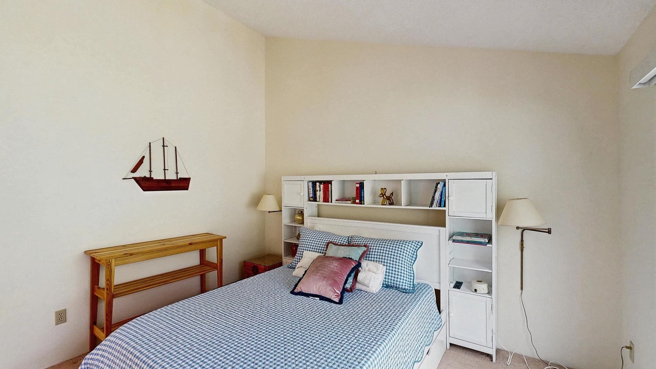 Photo of Bedroom in Maple City