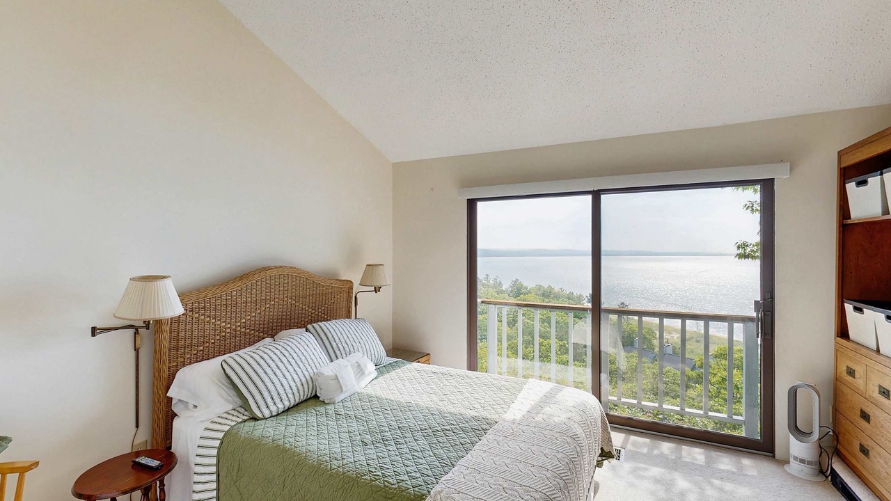Photo of Bedroom in Maple City