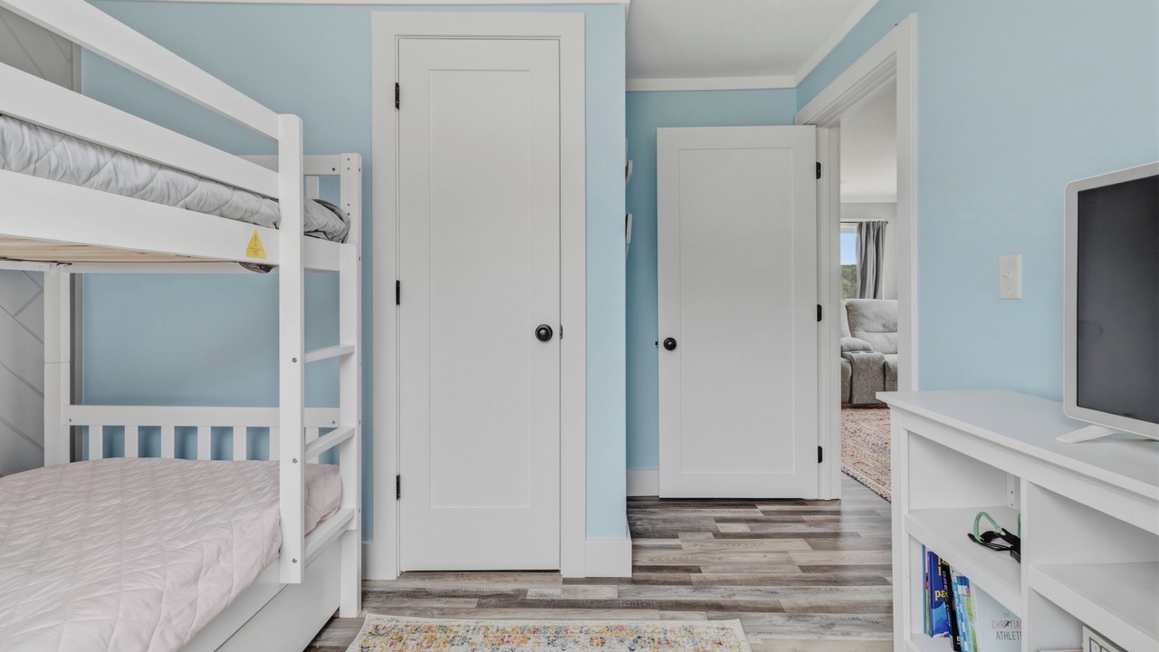 Photo of Bedroom in Six Lakes