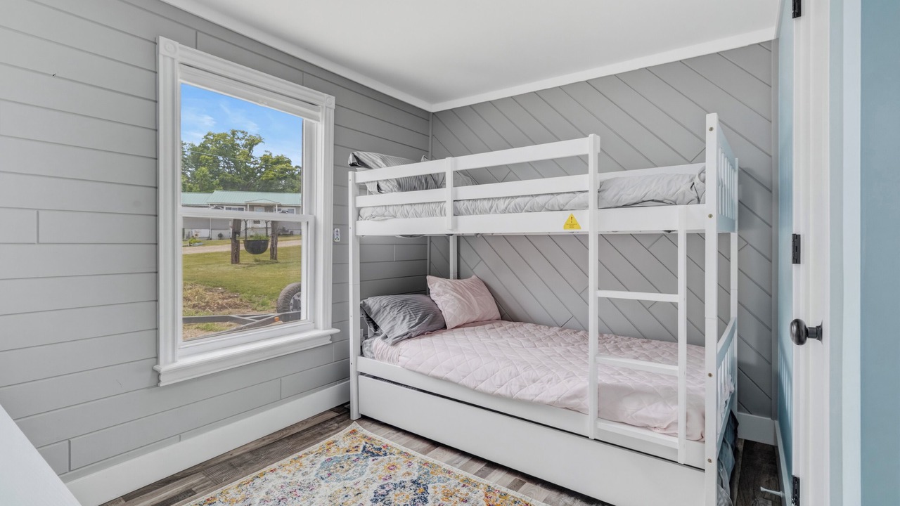 Photo of Bedroom in Six Lakes