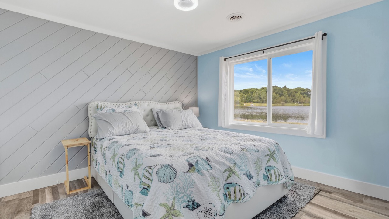 Photo of Bedroom in Six Lakes