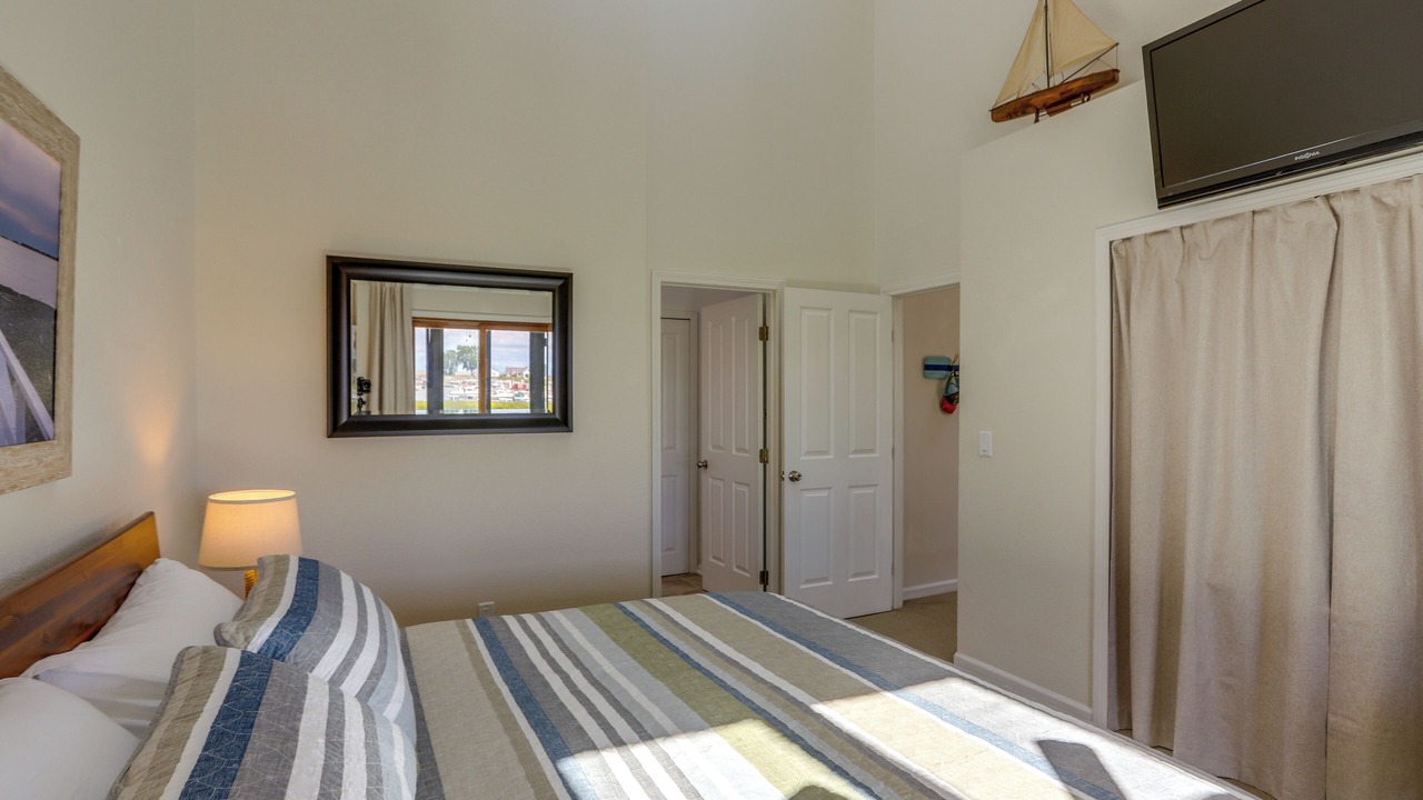 Photo of Bedroom in Oak Harbor