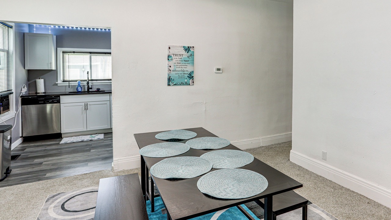 Photo of Livingroom in Downtown Toledo