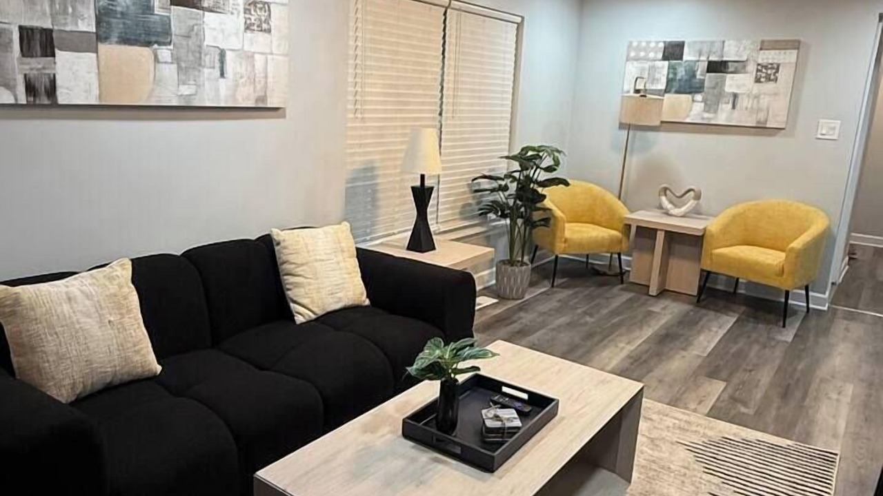 Photo of Livingroom in Westmont
