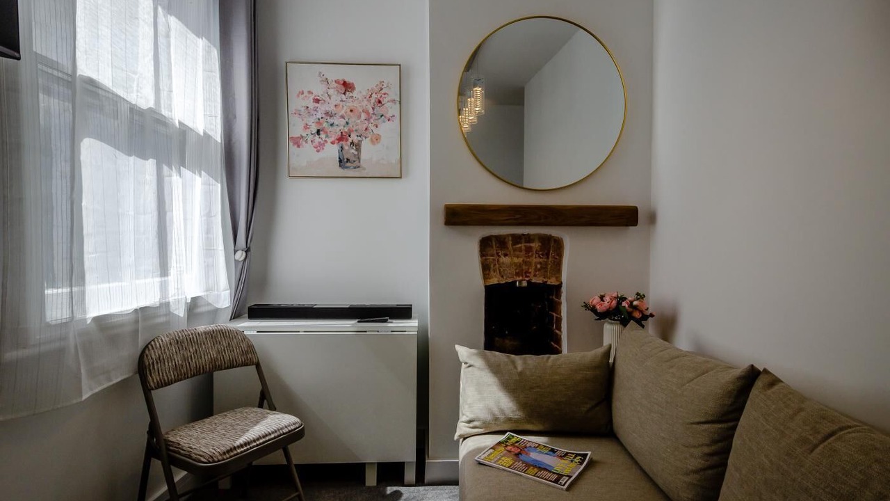 Photo of Livingroom in Warwick Town Centre