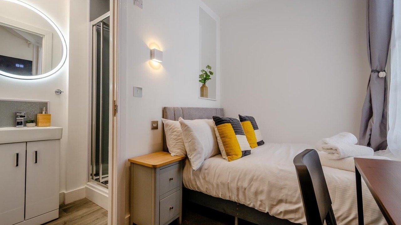 Photo of Bedroom in Warwick Town Centre