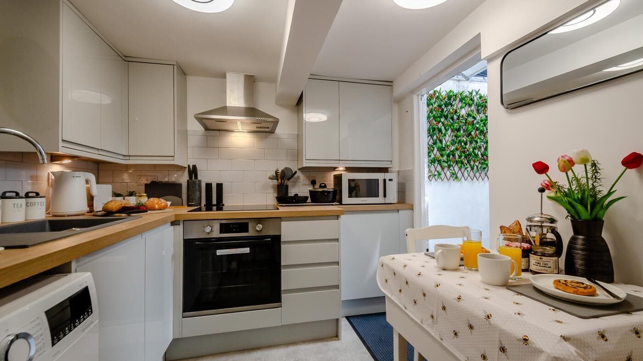 Photo of Kitchen in Warwick Town Centre