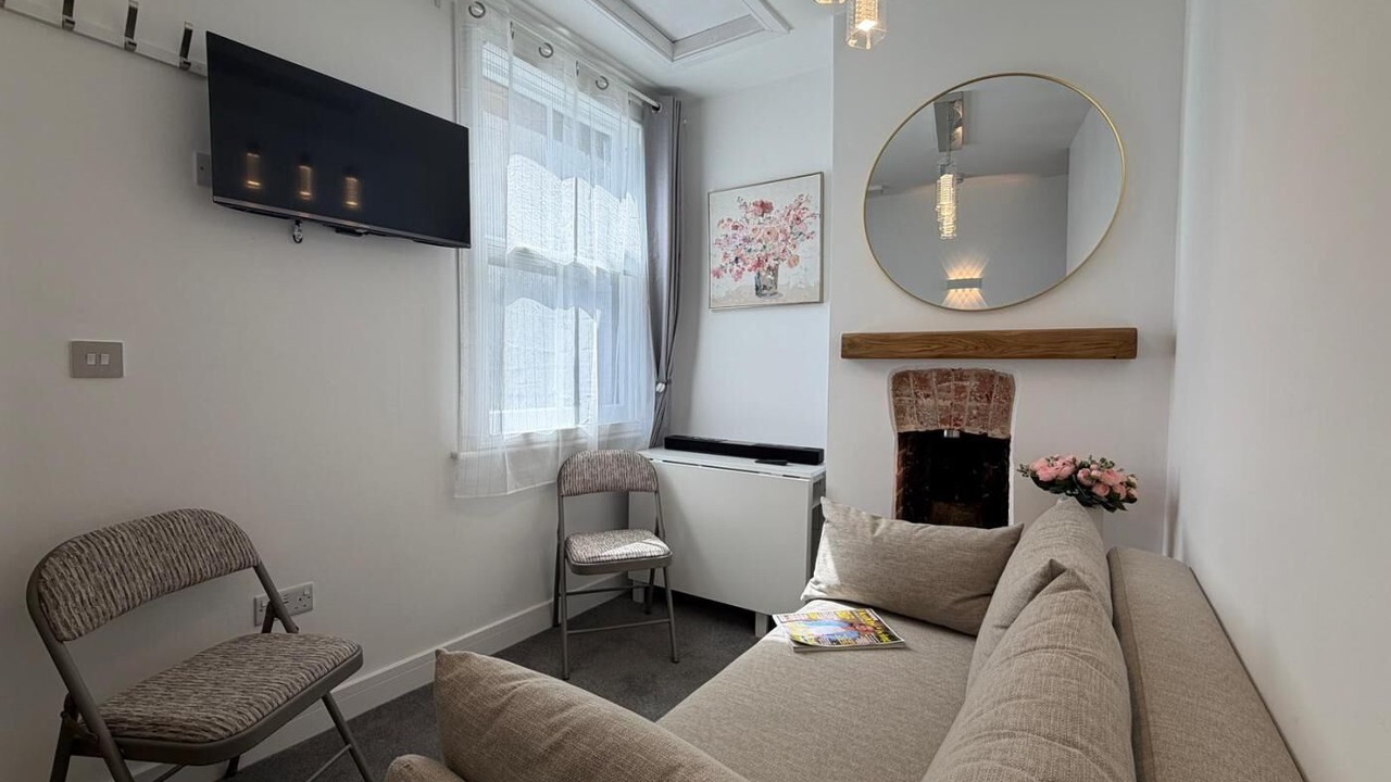 Photo of Livingroom in Warwick Town Centre