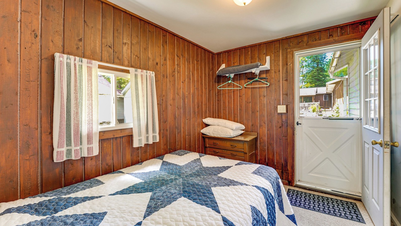 Photo of Bedroom in Irons
