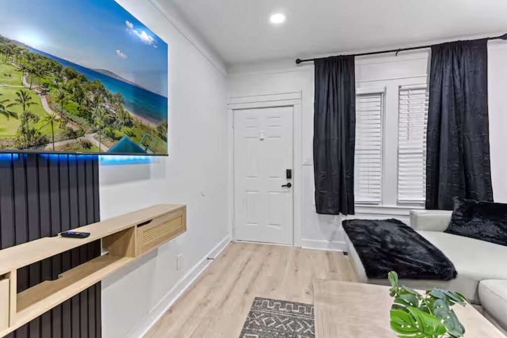 Photo of Livingroom in Lincoln Park