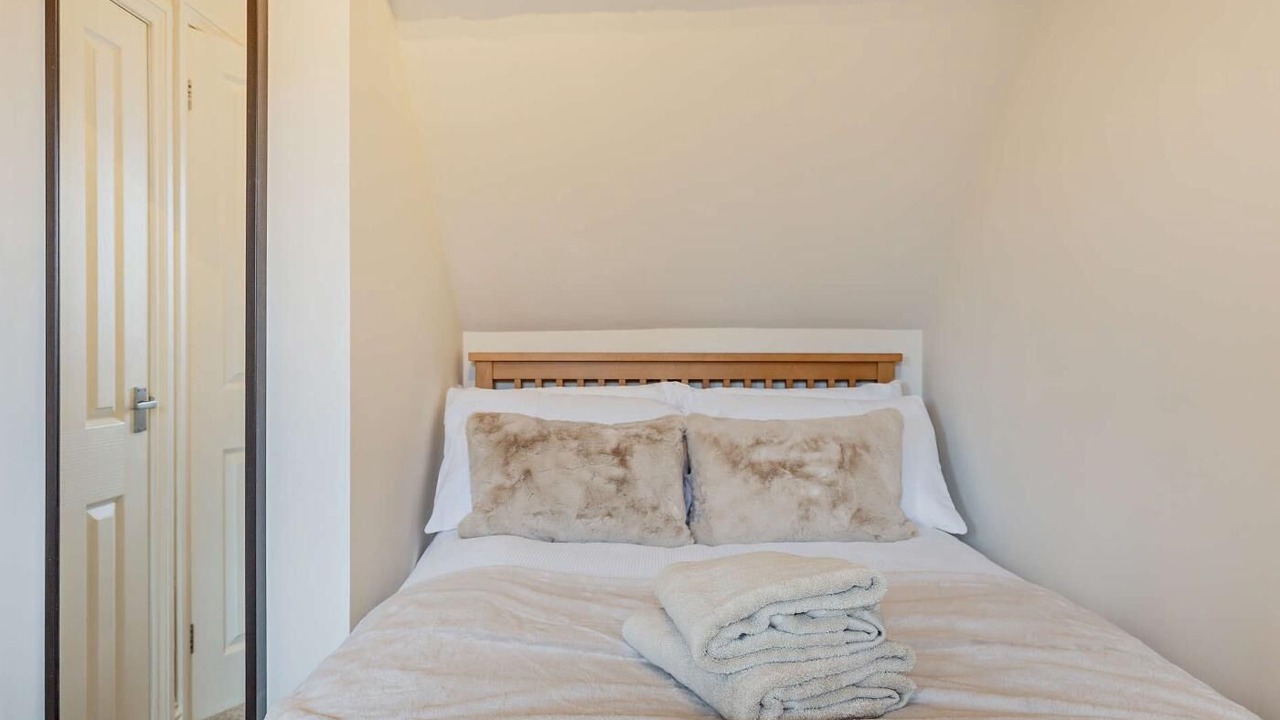 Photo of Bedroom in Warwick Town Centre