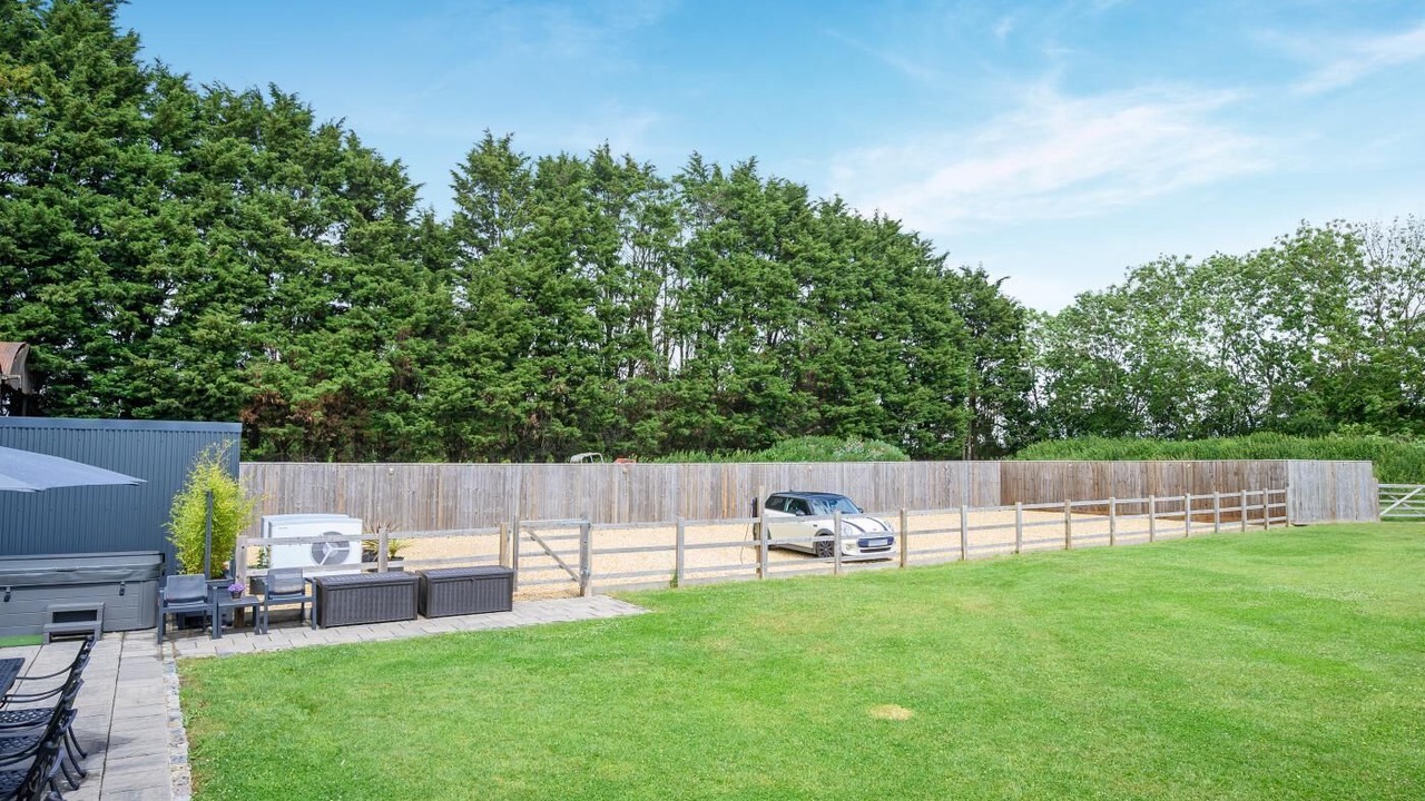 Photo of Outdoor in Saintbury