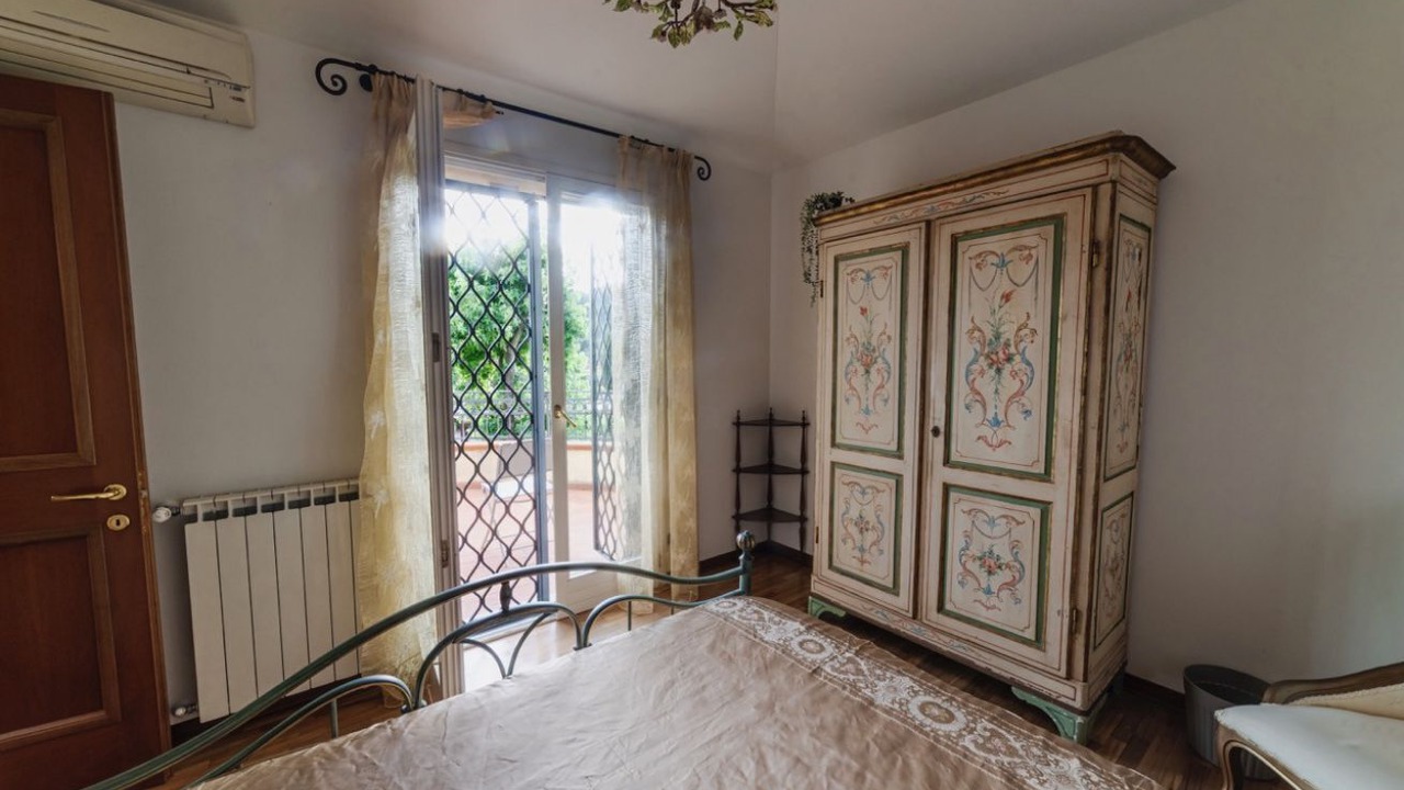 Photo of Bedroom in Massa