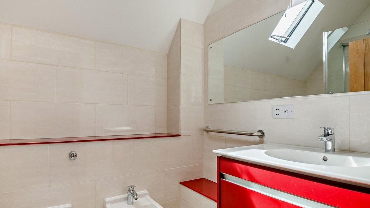 Photo of Bathroom in Lechlade