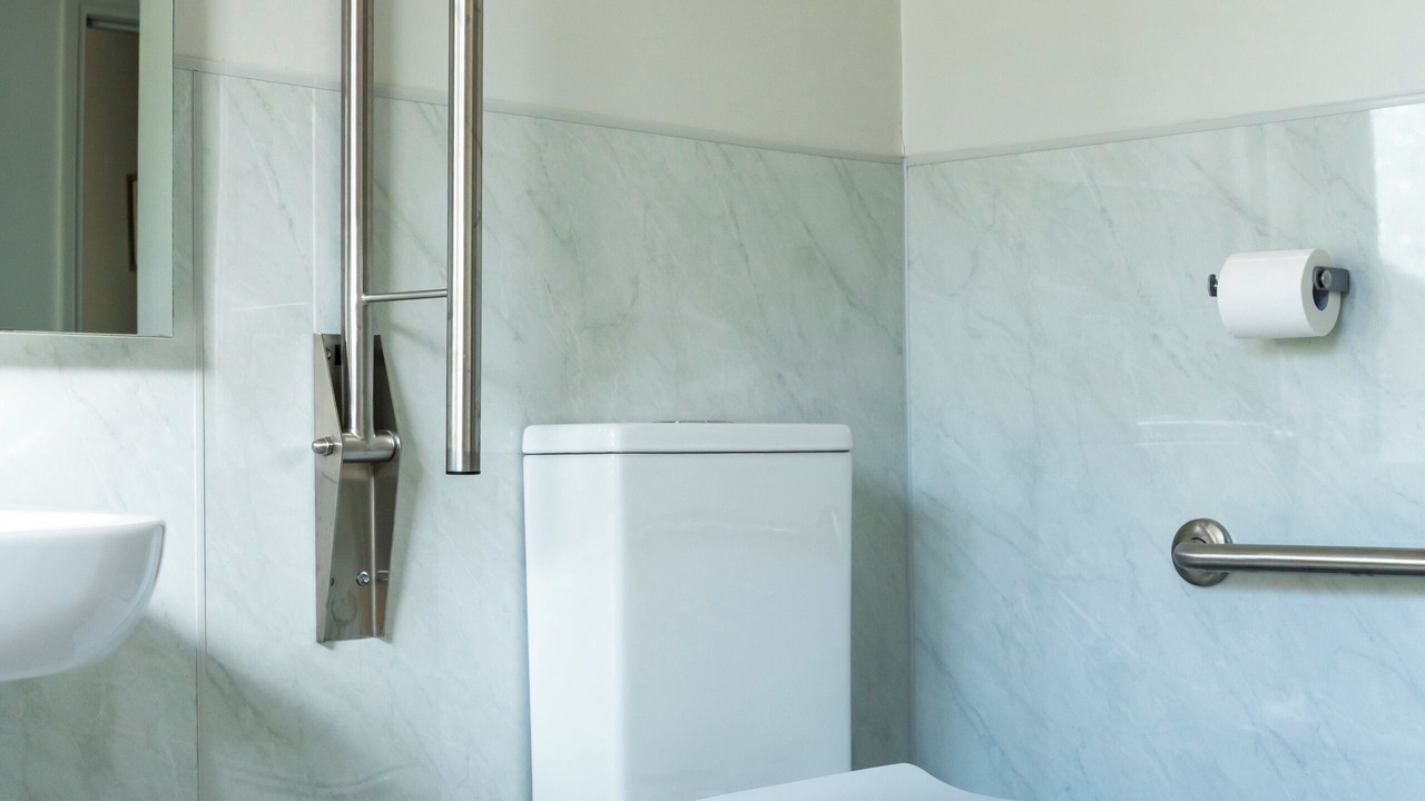Photo of Bathroom in Yallourn North