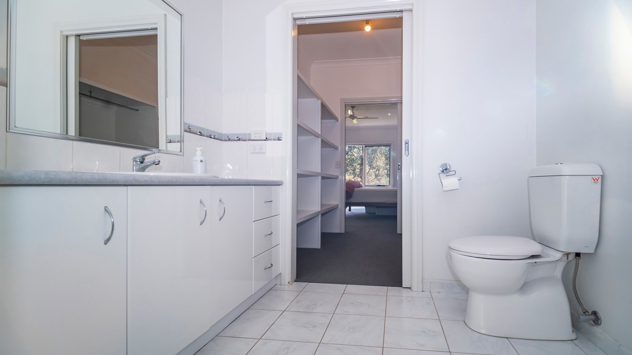 Photo of Bathroom in Yallourn North