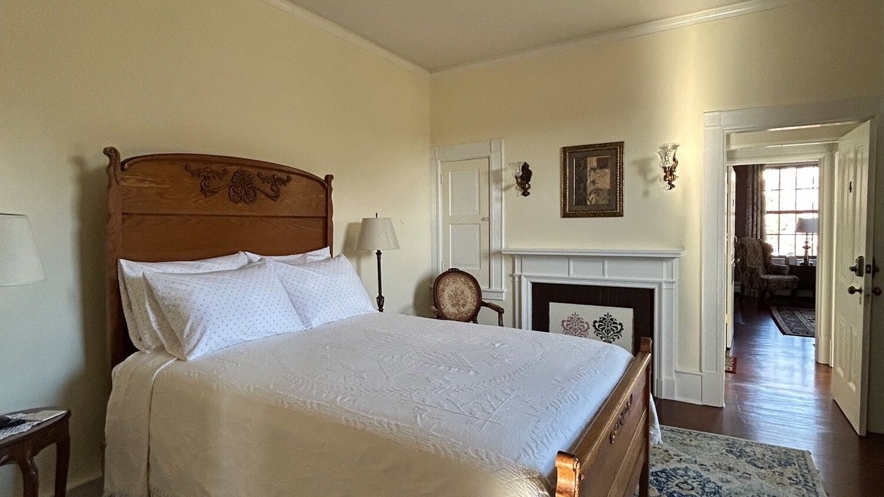 Photo of Bedroom in Calumet
