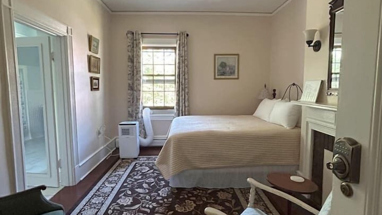 Photo of Bedroom in Calumet