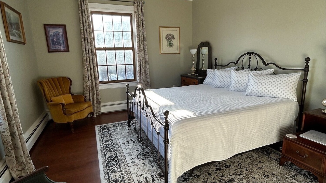 Photo of Bedroom in Calumet