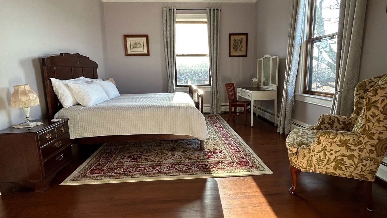 Photo of Bedroom in Calumet
